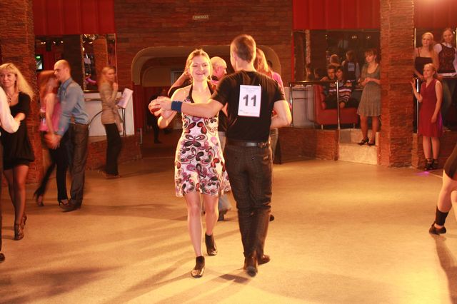 Улыбка - непременный компонент выступления